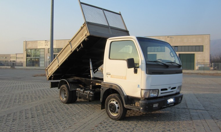 NISSAN CABSTAR RIBALTABILE TRILATERALE - Diesel Car S.r.l.Diesel Car S.r.l.