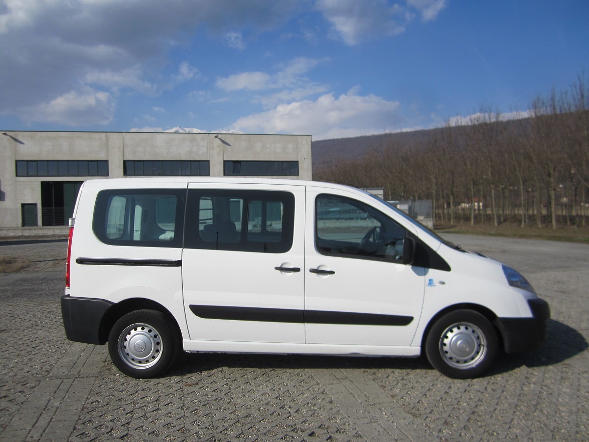 6 posti auto