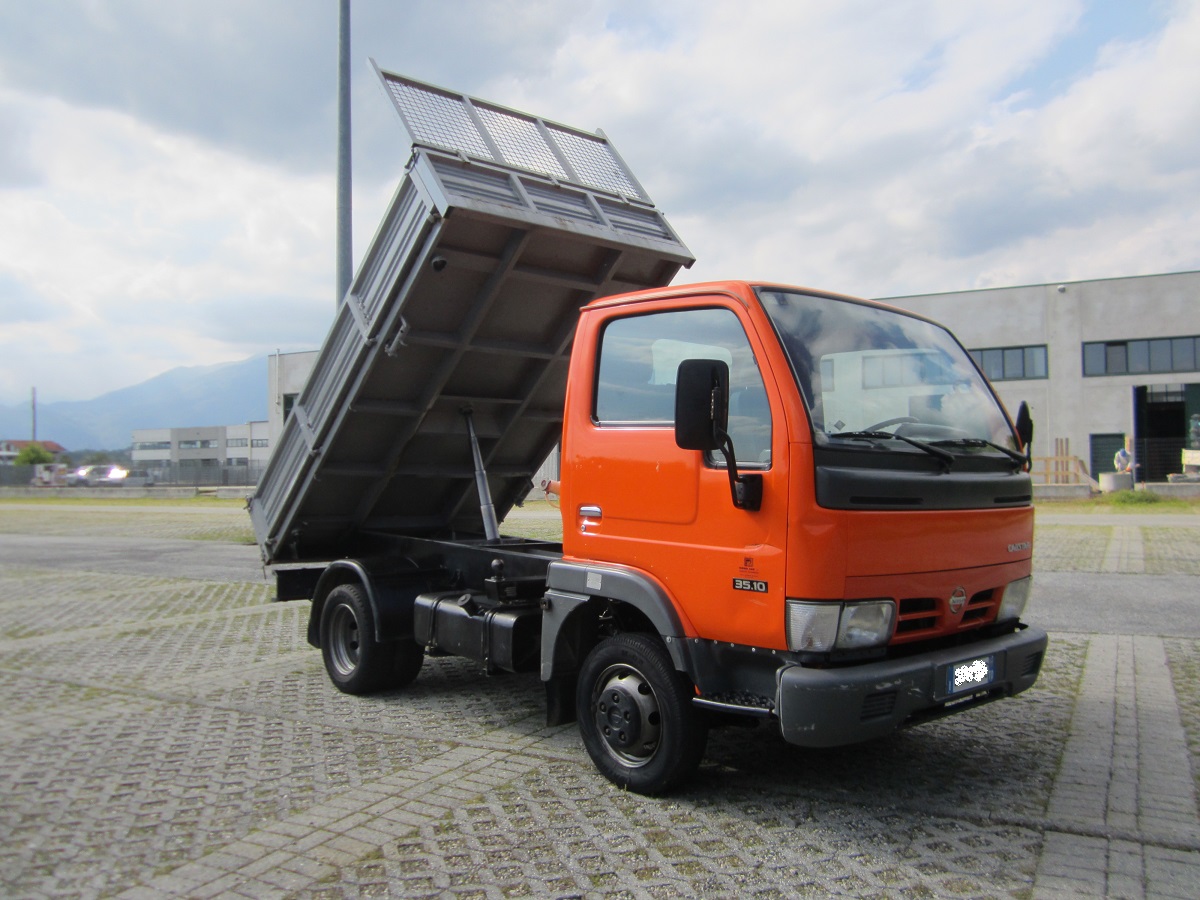 NISSAN CABSTAR RIBALTABILE TRILATERALE - Diesel Car S.r.l.Diesel Car S.r.l.